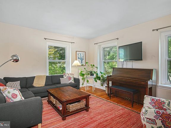 4th image of 117 W Allens Ln