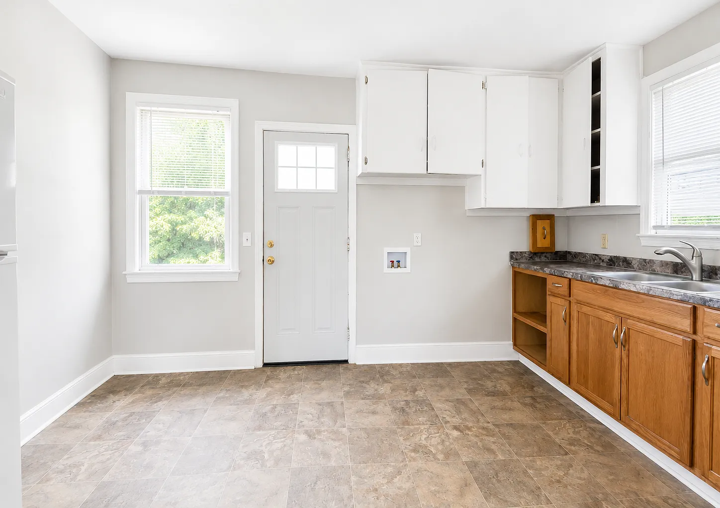 3 bed, 1200 sqft, $1,295 — Photo 4