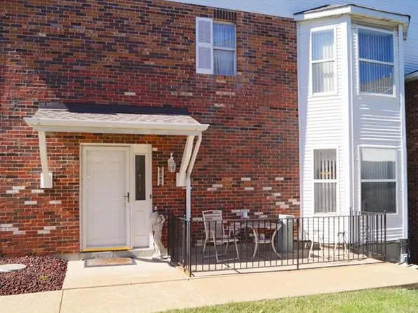 2542 Coppergate Square Dr, Saint Louis, MO 63129