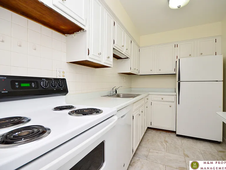 315 N Maple — Photo 27