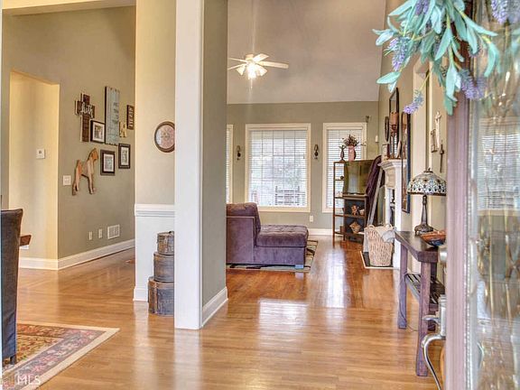 3rd image of 140 Oconee Woods Trl