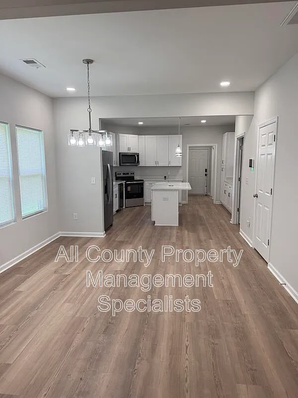 3 bed, 2.5 bath, $1,950 — Photo 3