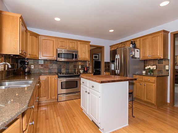 3rd image of 6523 Rose Arbour Ave