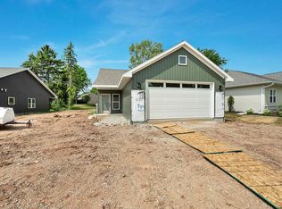 3152 E River Dr, Green Bay, WI 54301