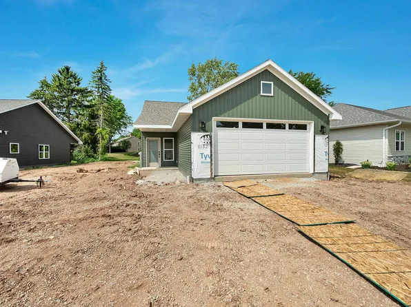 3152 E River Dr, Green Bay, WI 54301