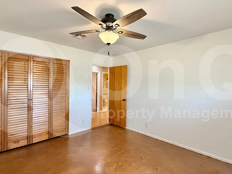 104 E Taylor St — Photo 13