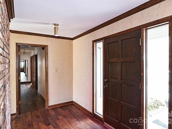 3rd image of 6535 Pensford Ln