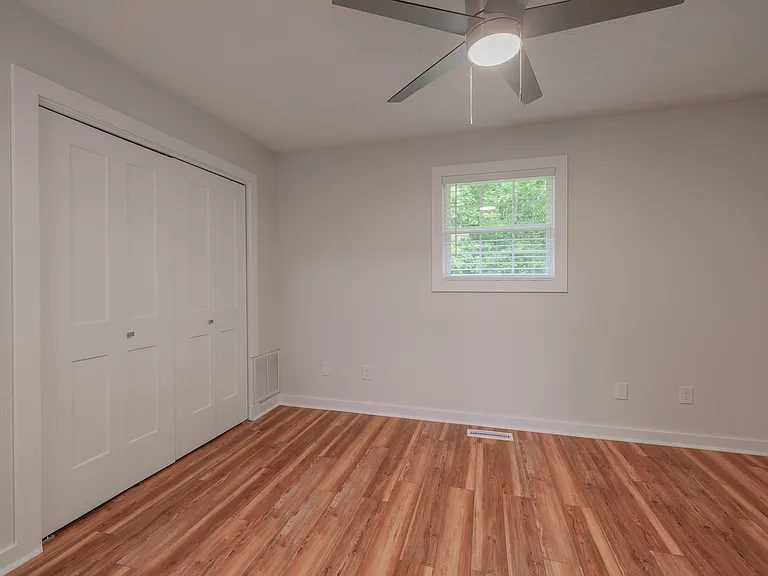 800 Rolling Hills Dr #8 — Photo 11