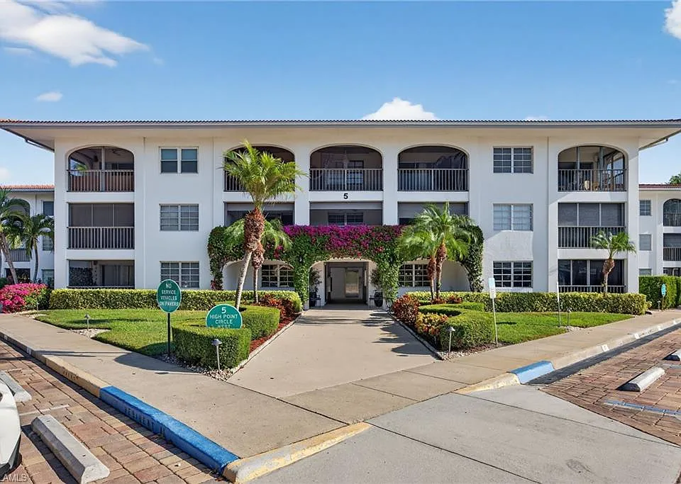 5 High Point Cir W #303