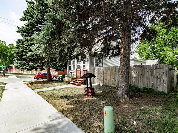 4th image of 723 6th Ave N