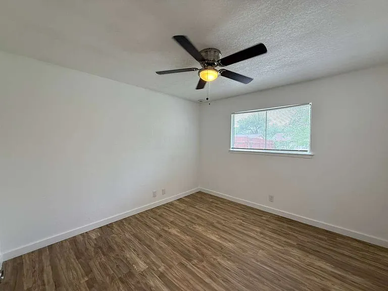 7318 Glen Trl — Photo 10