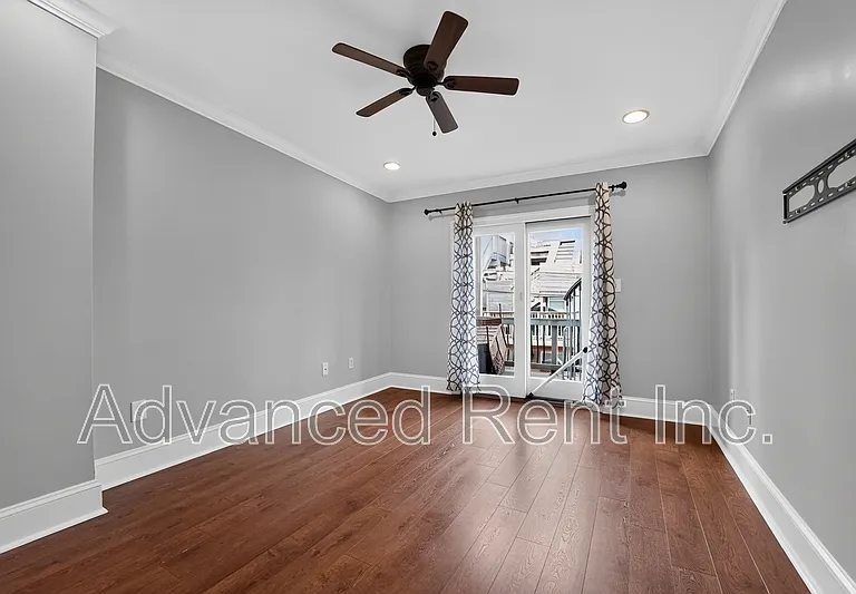 528 S Curley St — Photo 15