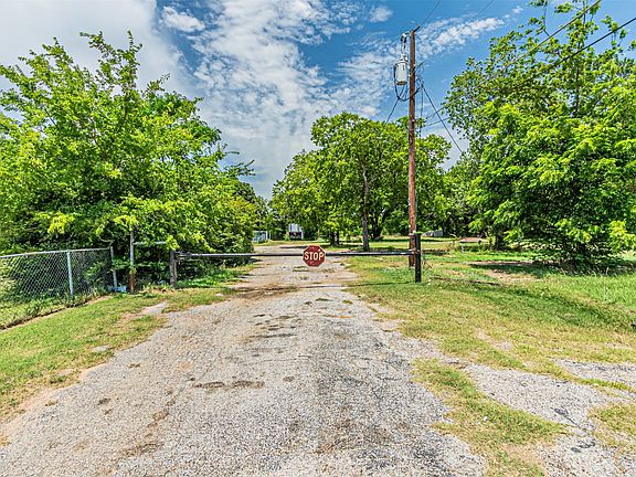 3rd image of 14831 Seagoville Rd