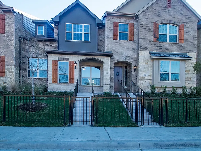 939 Whitehall Dr — Photo 9