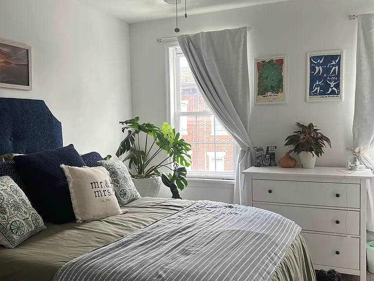 Bedroom on 2nd floor with built in wardrobes. Furniture current tenants.