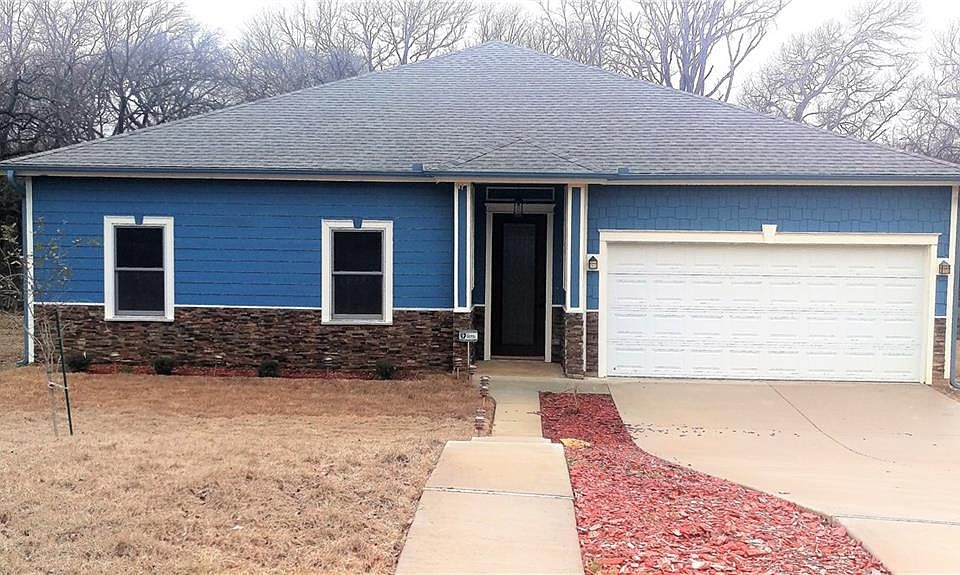 1st image of 220 Cotton Dr