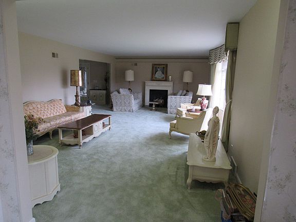 Living Room - 28.9'x15'