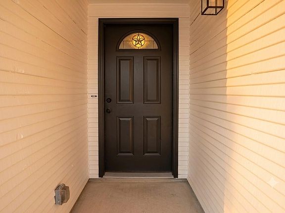 3rd image of 13423 Highland Castle Ln