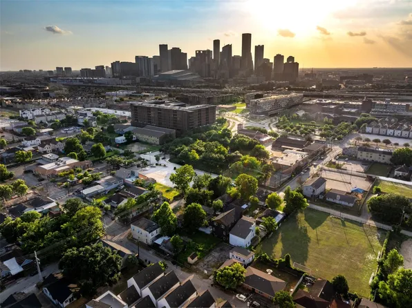 411 N Live Oak St, Houston, TX 77003