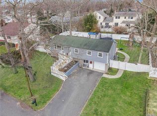 77 Clarendon Rd, Ronkonkoma, NY 11779