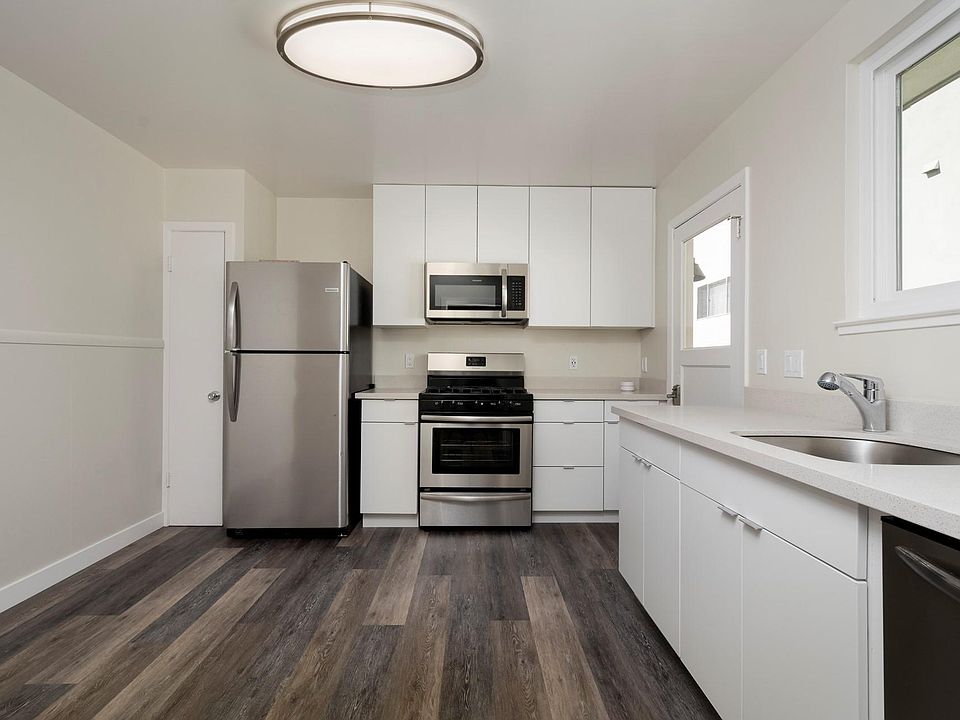 Eat-in Kitchen