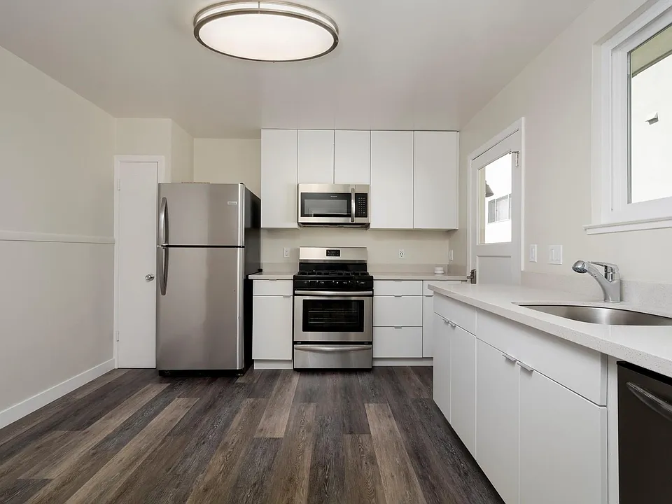 Eat-in Kitchen