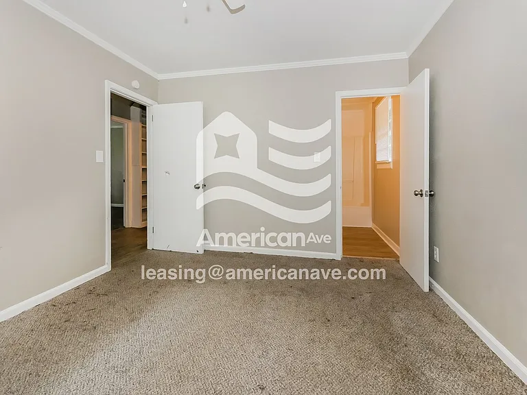 1447666_009_wm_-_main_bedroom_12979484.jpg