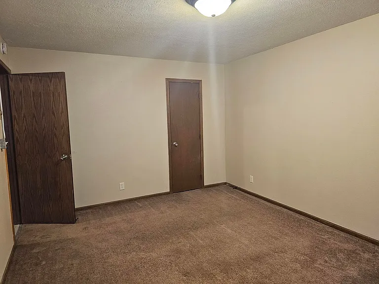 5022 E Riverside Blvd — Photo 8