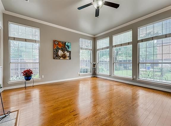 3rd image of 15899 Grove Crest Dr