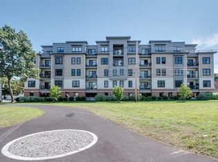 3 Bennett St APT 208, Wakefield, MA 01880