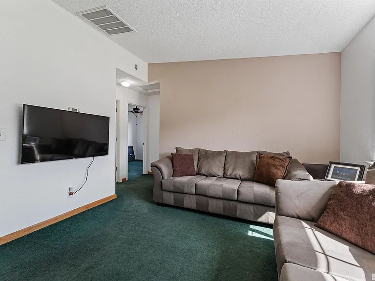 1380 Patricia Dr — Photo 18