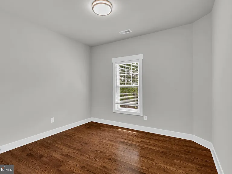 2233 N Underwood St — Photo 38