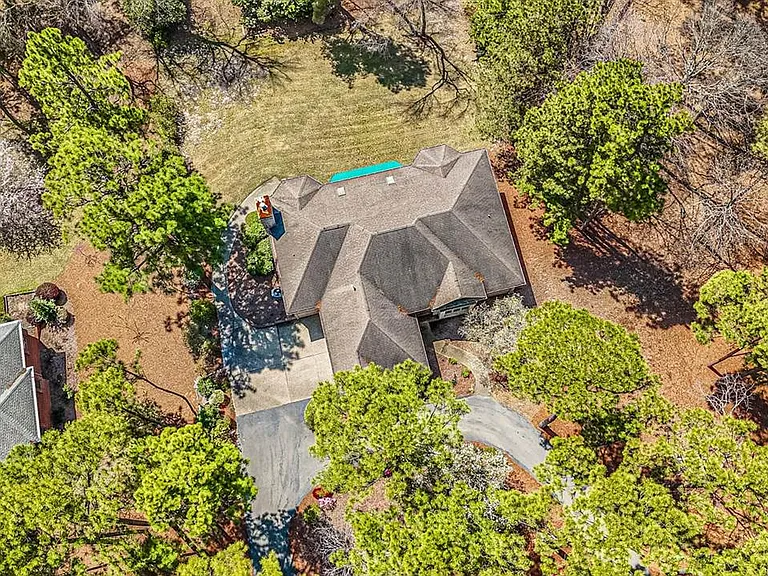 215 Plantation Dr — Photo 4