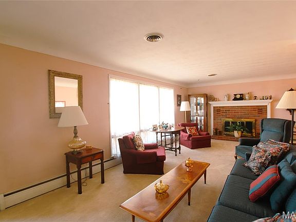 4th image of 612 Oak Ave