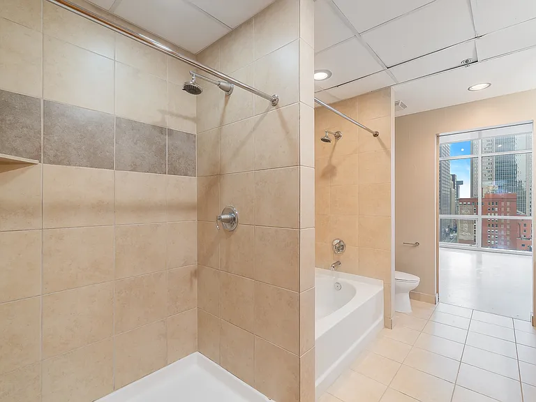 Main 3 Downtown — Photo 28