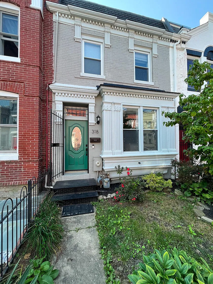 318 Elm St NW photo 1