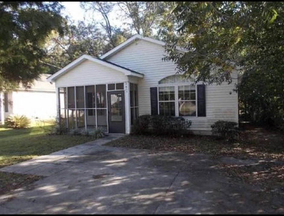 1st image of 2613 Saxon St