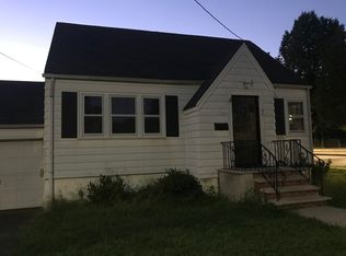 20 8th St, Fairview, NJ 07022