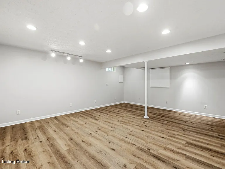 4029 Orchard Lake Dr — Photo 31