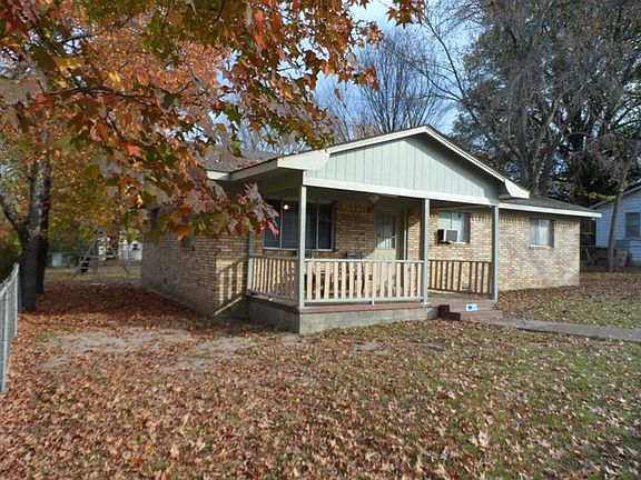 2nd image of 906 N Park Dr