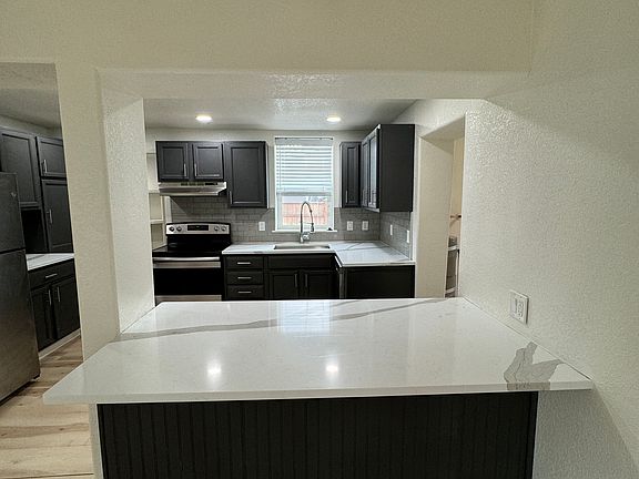 5th image of 805 N 2nd St