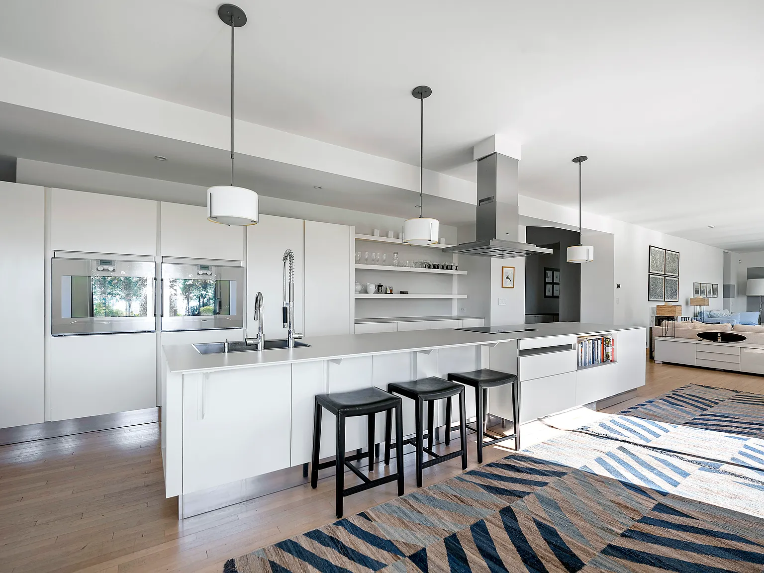 Stunning Home Panoramic Water Views Southampton South US OPEN — Photo 2