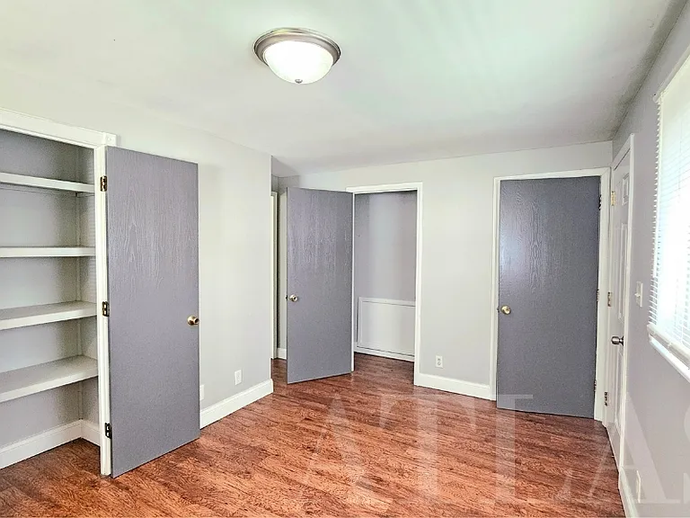 809 Hobart St — Photo 8