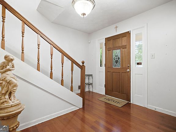 4th image of 75 Slades Mill Ln