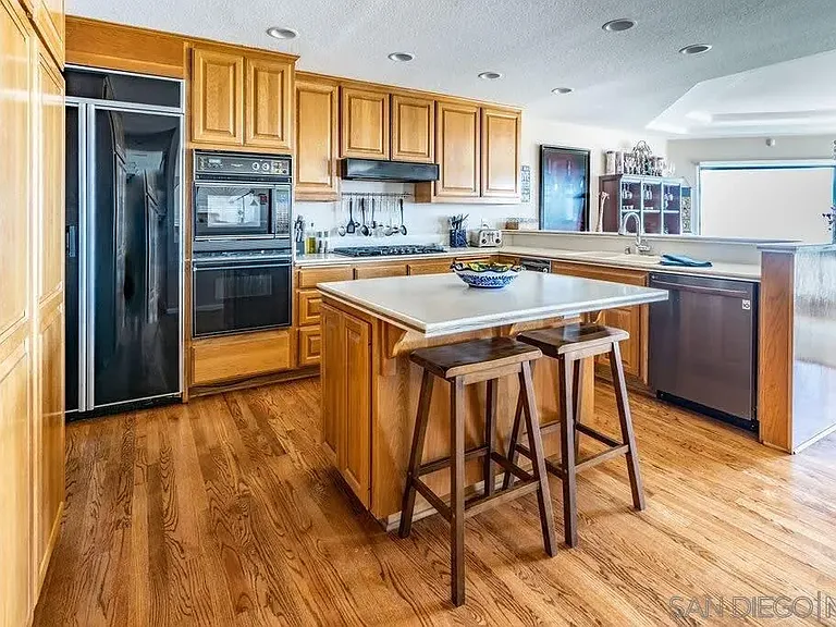 2110 Locust St — Photo 26