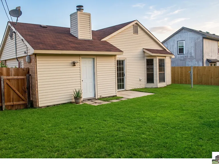 2404 Fieldstone Dr — Photo 13