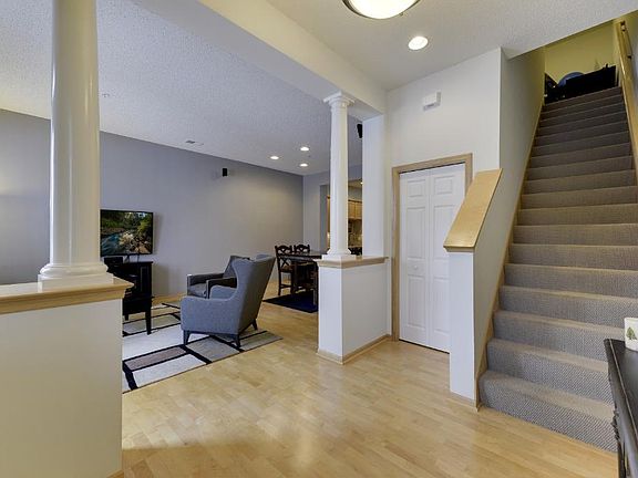 4th image of 5900 Oxford St Unit 15