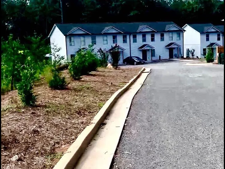 90 Crabapple Rd — Photo 2