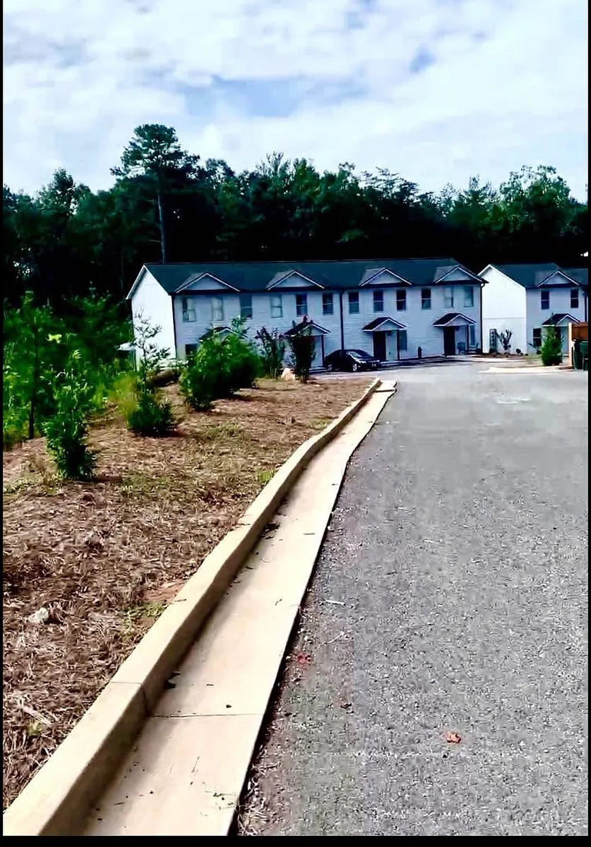 Building Photo - 90 Crabapple Rd