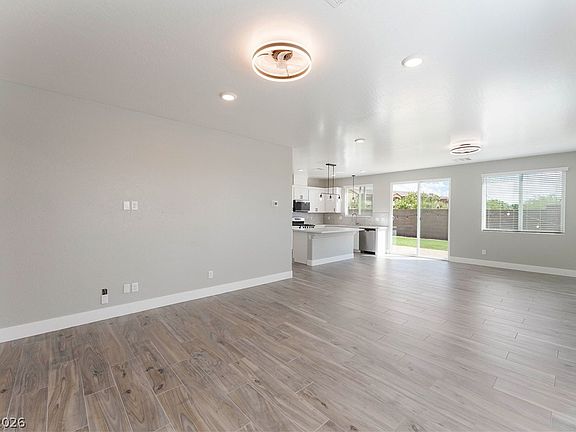4th image of 7604 Bandon Cliffs St